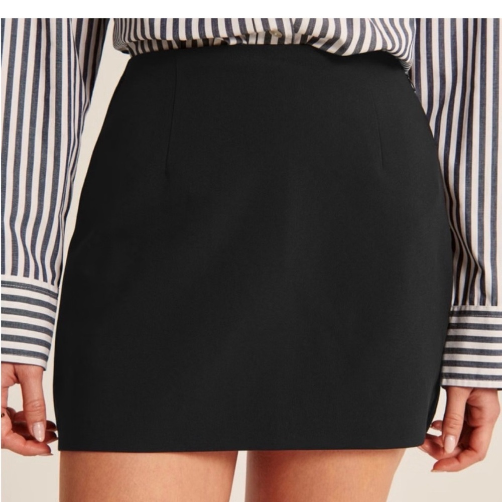 Abercrombie Scarlett Premium Crepe Mini Skort